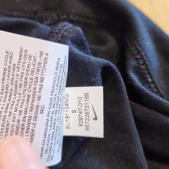 NWT NIKE Sportswear Essentials Women’s Logo T-Shirt, size S - Picture 6 of 8